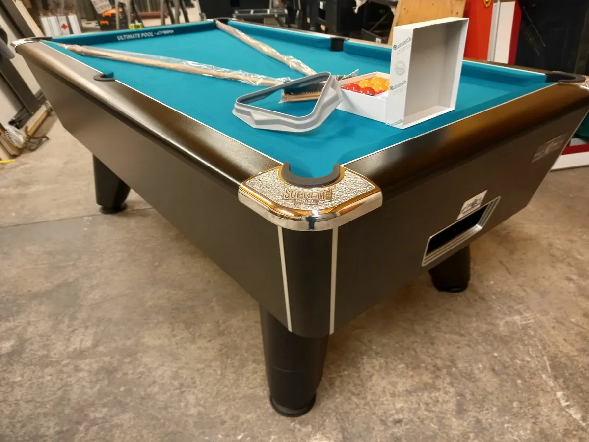 Pool table - Image 1