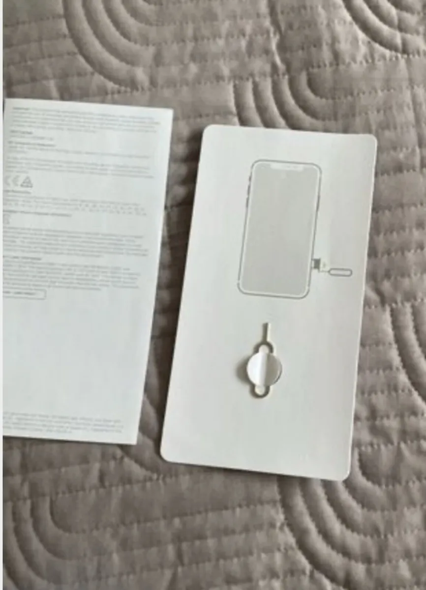 iPhone XR box - box only - Image 3