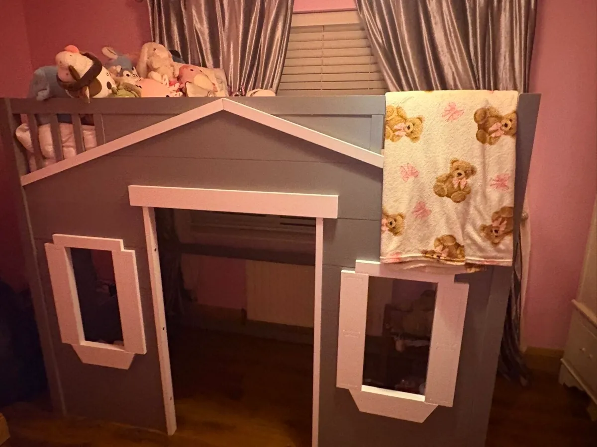 Playhouse bed - Image 1