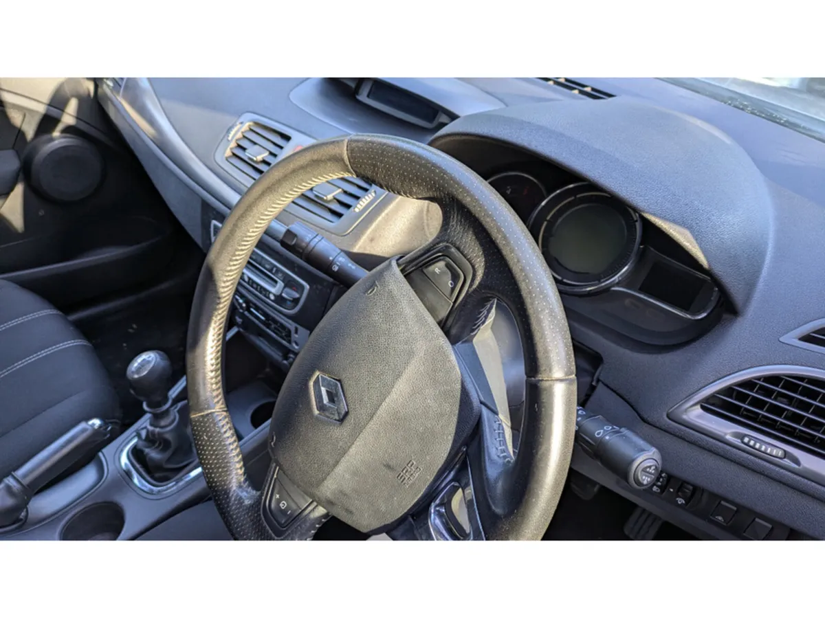 Renault Fluence DYNAMIQUE 1.5 DCI 110 4DR - Image 2