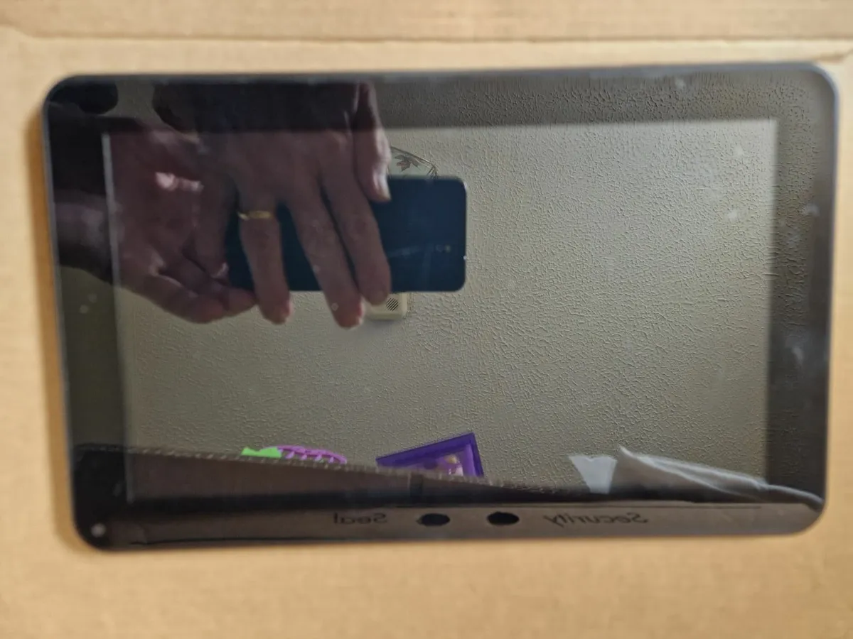 VERSUS VS TOUCHTAB 9, 8GB in excellent condition - Image 3