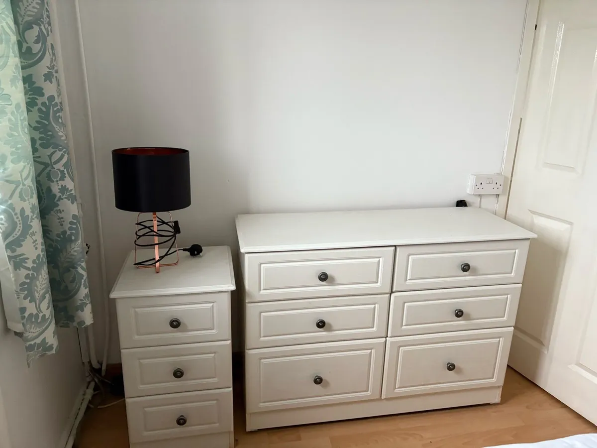 Chest of drawers