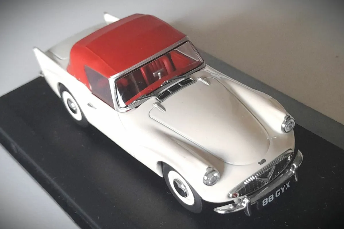 Collectable Oxford Diecast 1:43 – Daimler SP250 - Image 3