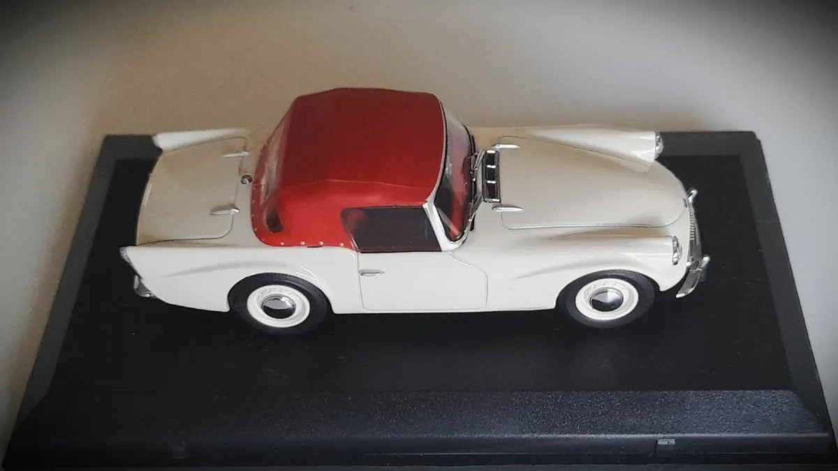 Collectable Oxford Diecast 1:43 – Daimler SP250 - Image 4