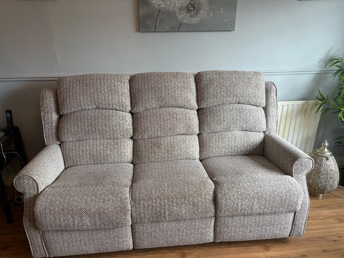 3 seater couch & 1 armchair - Image 1