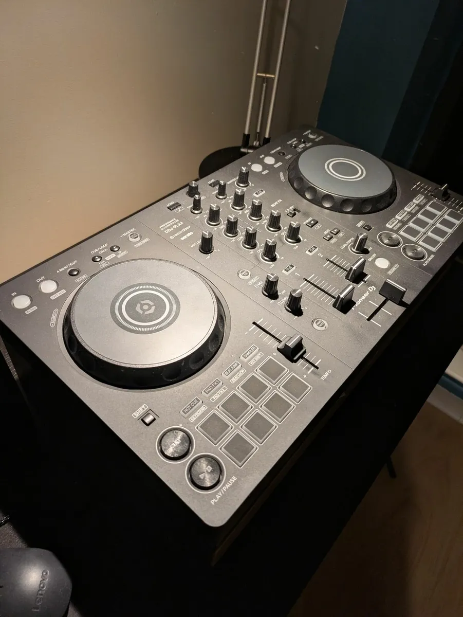 Dj controller FLX 4 as new - Image 3