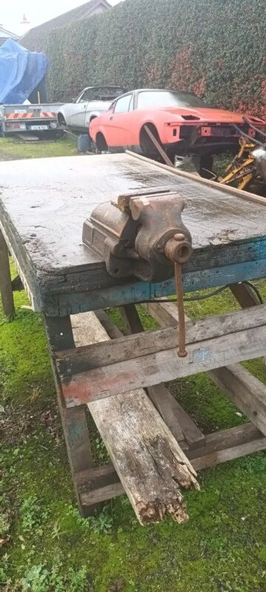 Bench Vise and work bench - Image 2