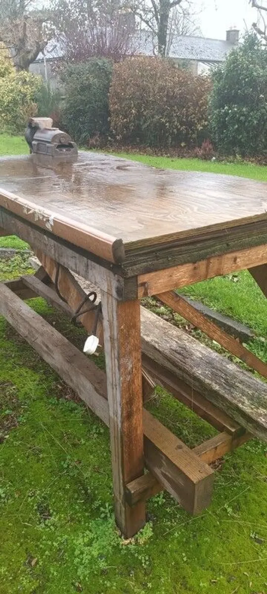Bench Vise and work bench - Image 3