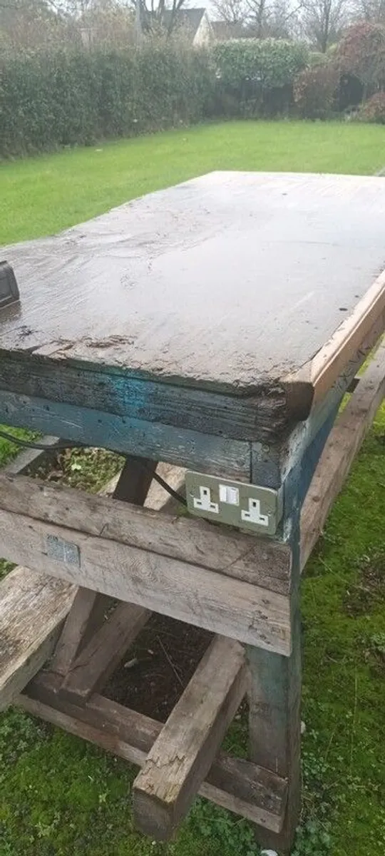 Bench Vise and work bench - Image 4