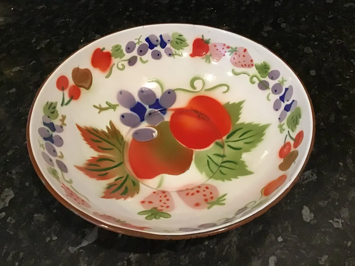 Vintage Enamel Pot with Lid & Large Dish - Image 2