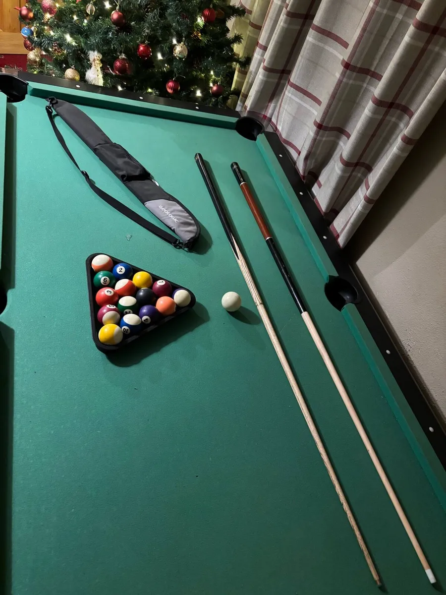 Pool table - Image 1