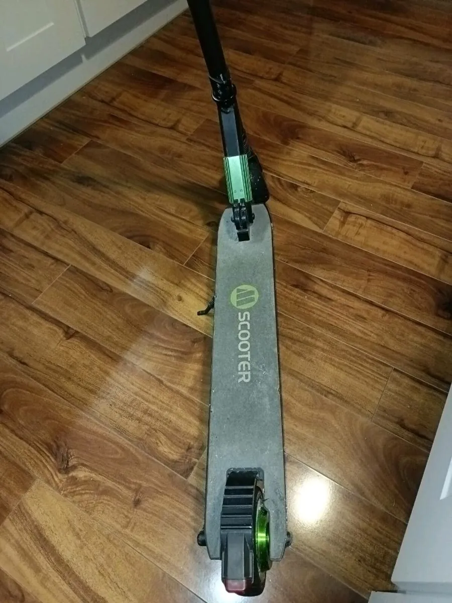 Electric scooter - Image 2