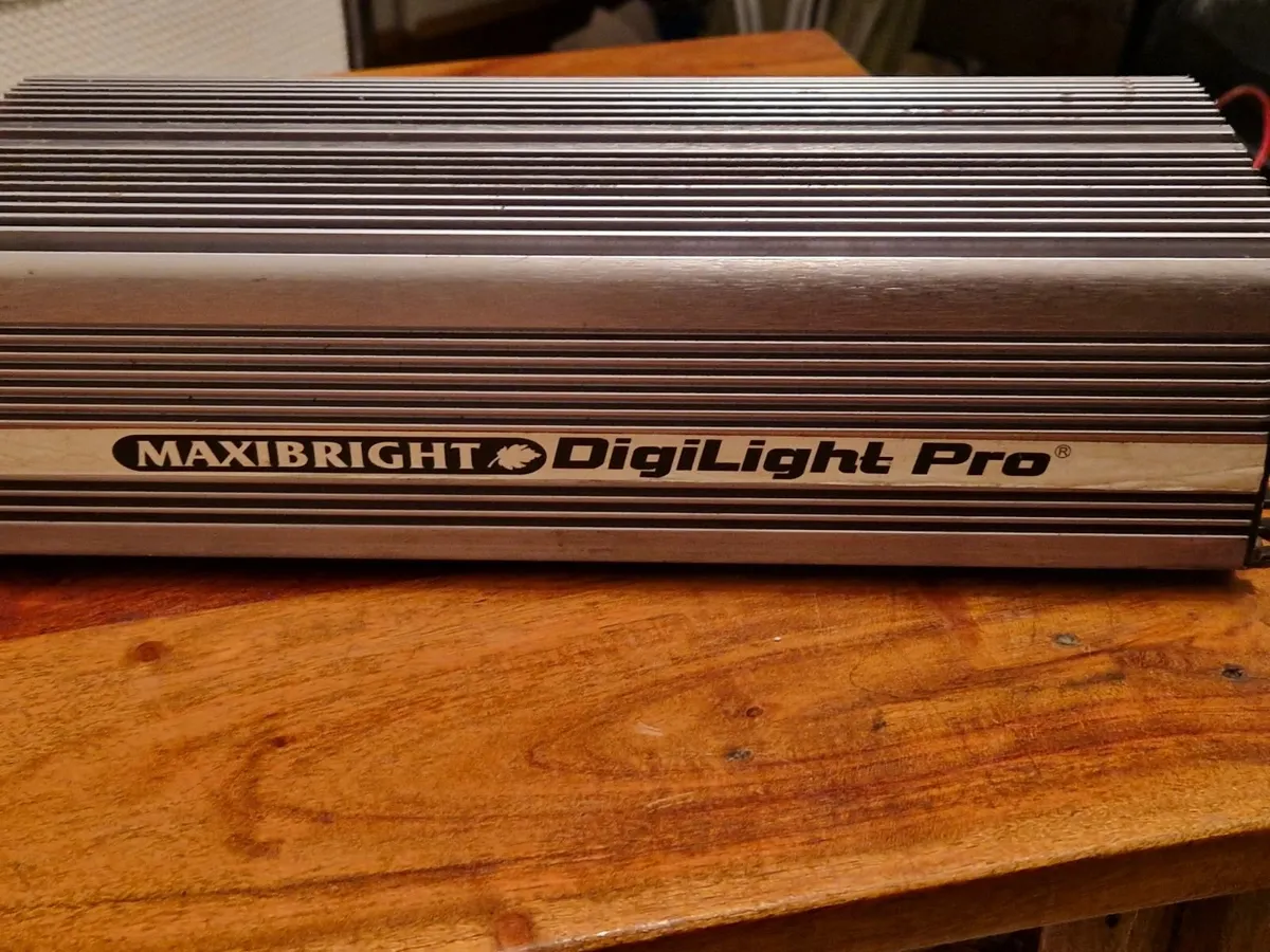 Maxibright DigiLight ProSelect Dimmable 600W Light - Image 1