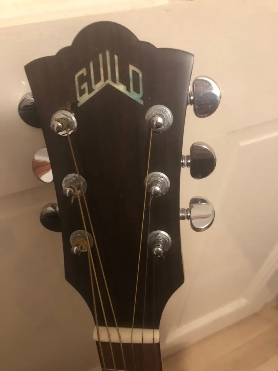 A Guild Guitar - Image 4