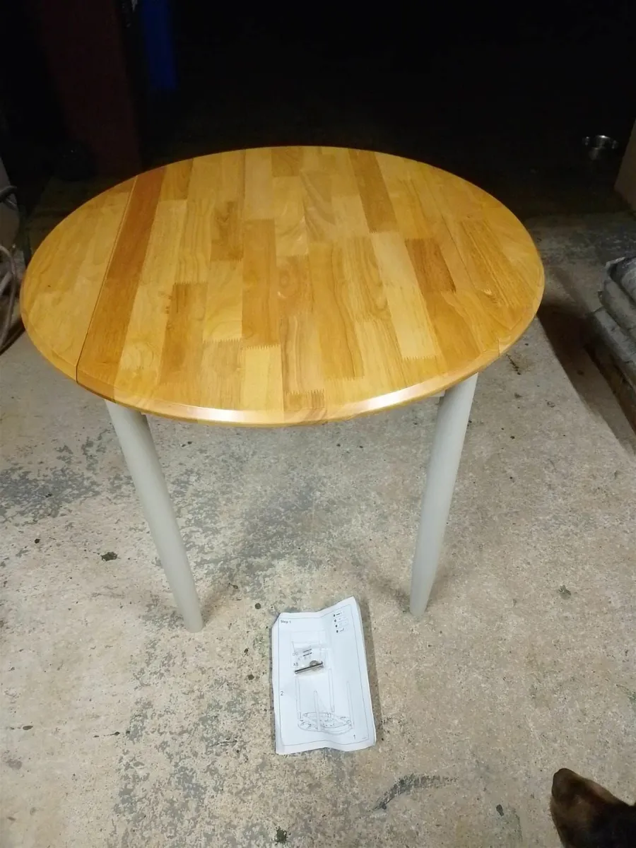 Kitchen table - Image 1