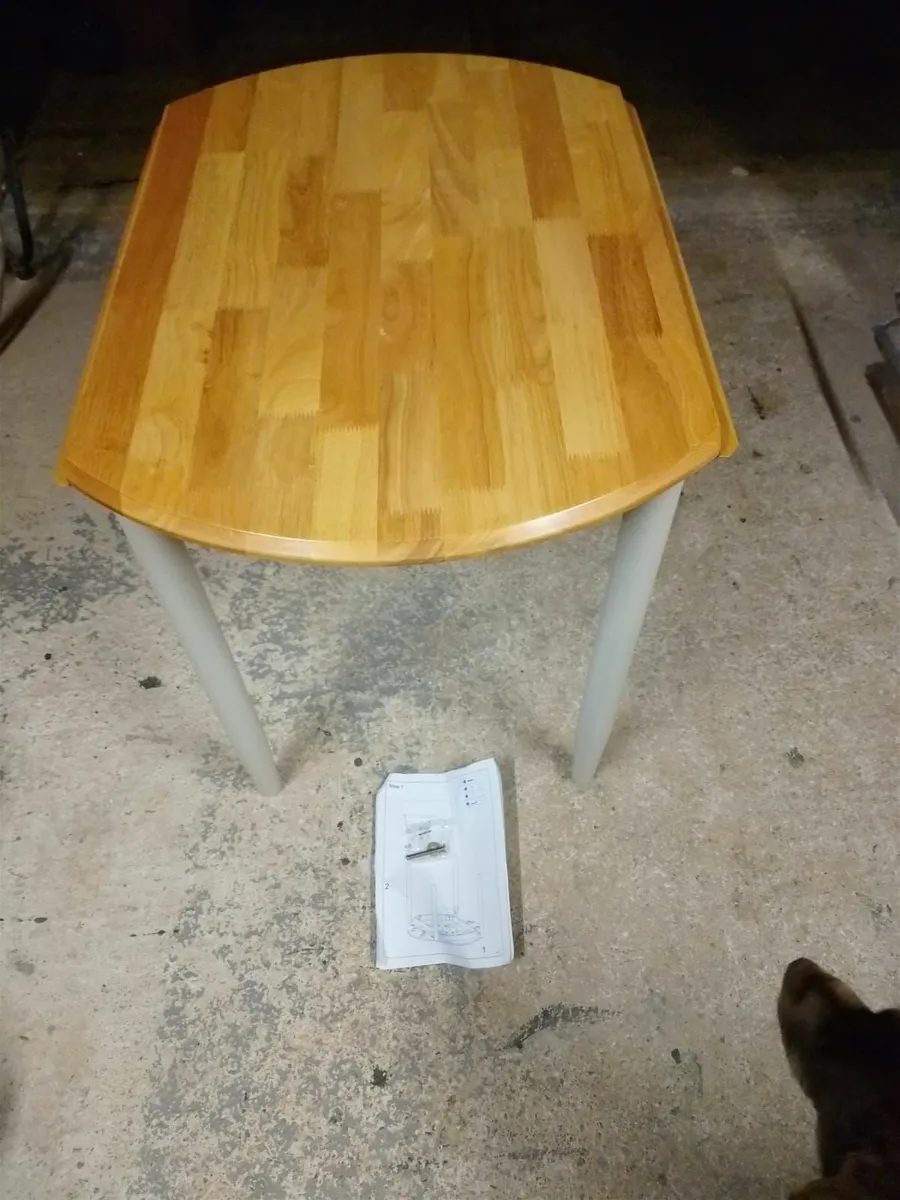 Kitchen table - Image 2