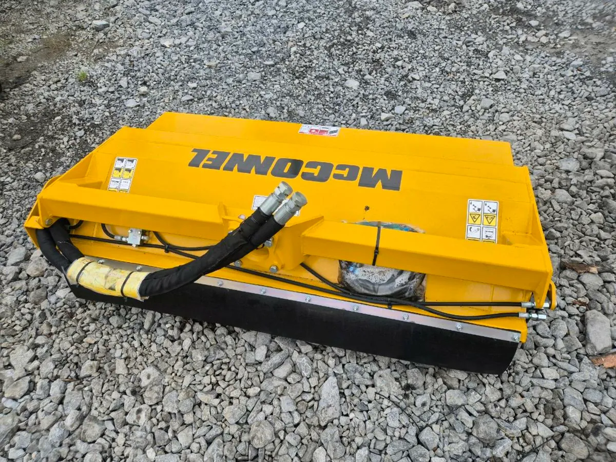 New Mcconnel 1.5m Head with Hydraulic Roller - Image 3