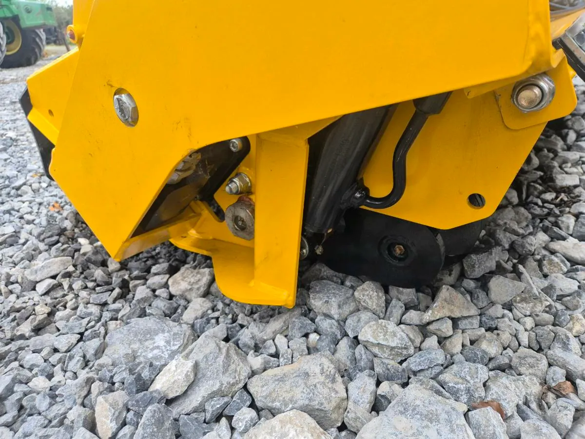 New Mcconnel 1.5m Head with Hydraulic Roller - Image 4