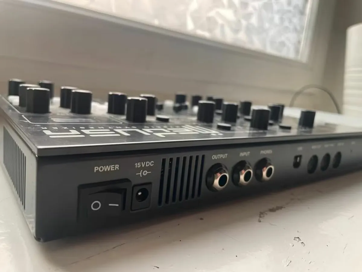 Polyend Medusa Hybrid Synth with decksaver - Image 3