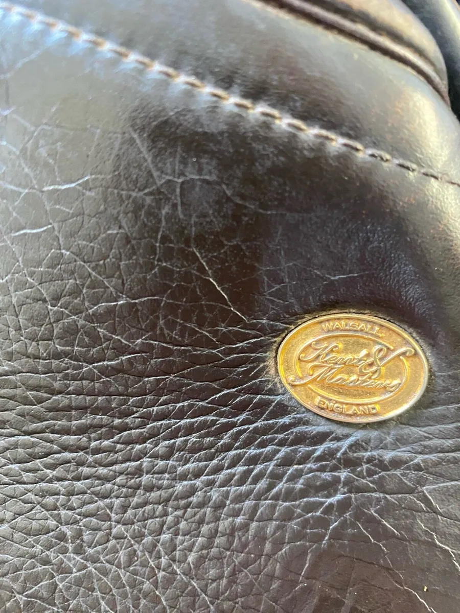 17.5 adjustable Kent and master Leather saddle - Image 2