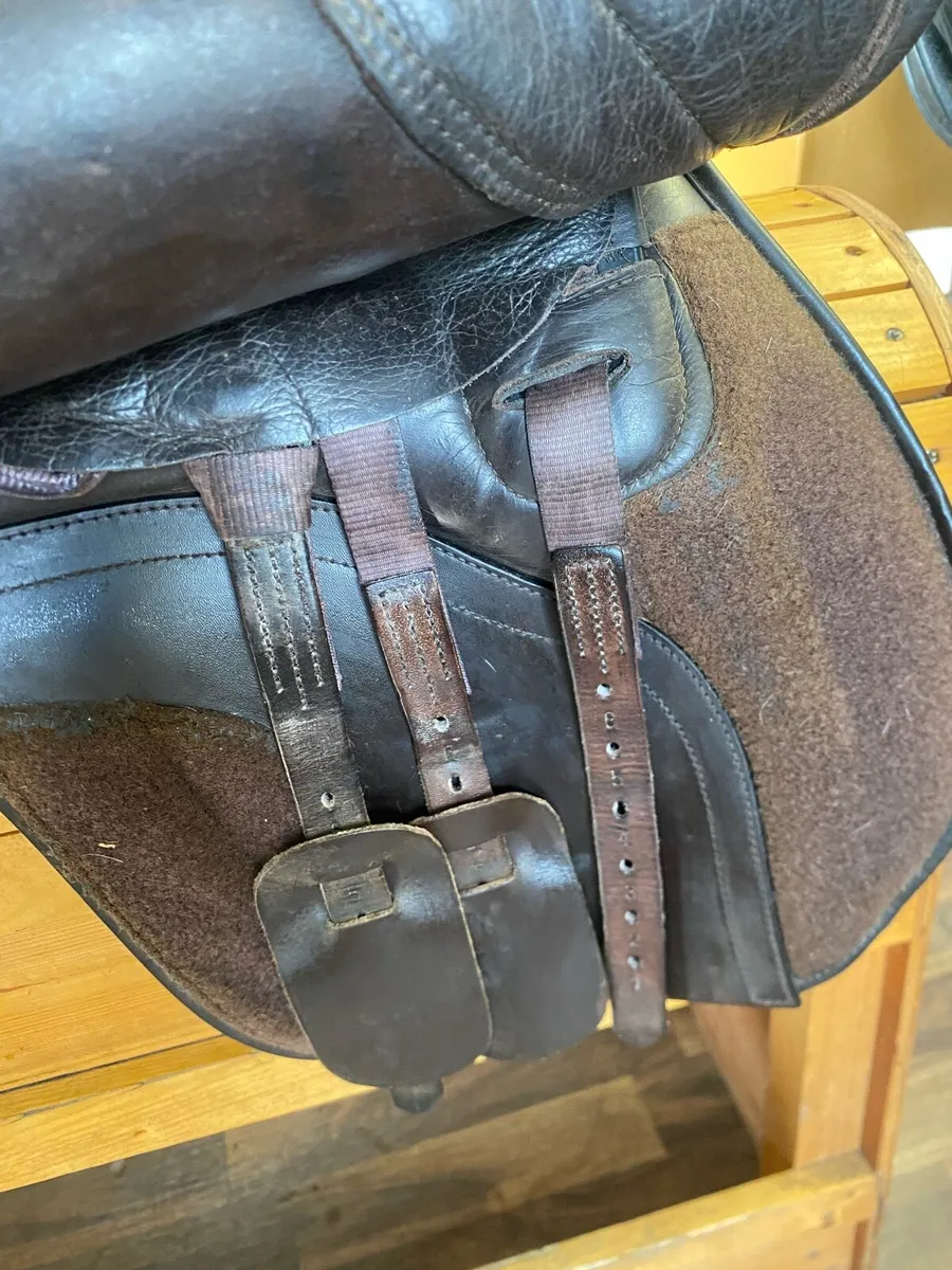 17.5 adjustable Kent and master Leather saddle - Image 3
