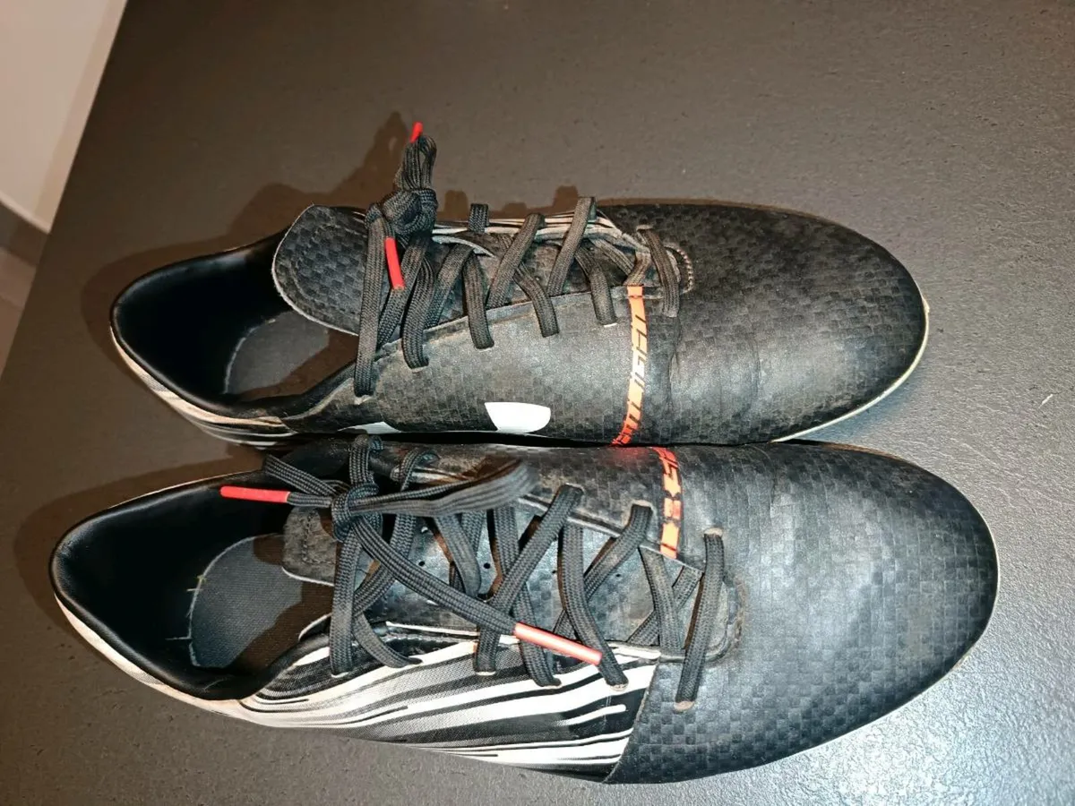 Soccer shoes - Image 1