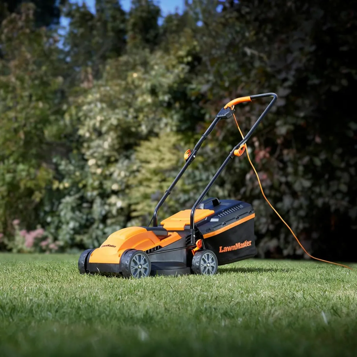 1200W Electric Lawn Mower 32cm cutting width - Image 2