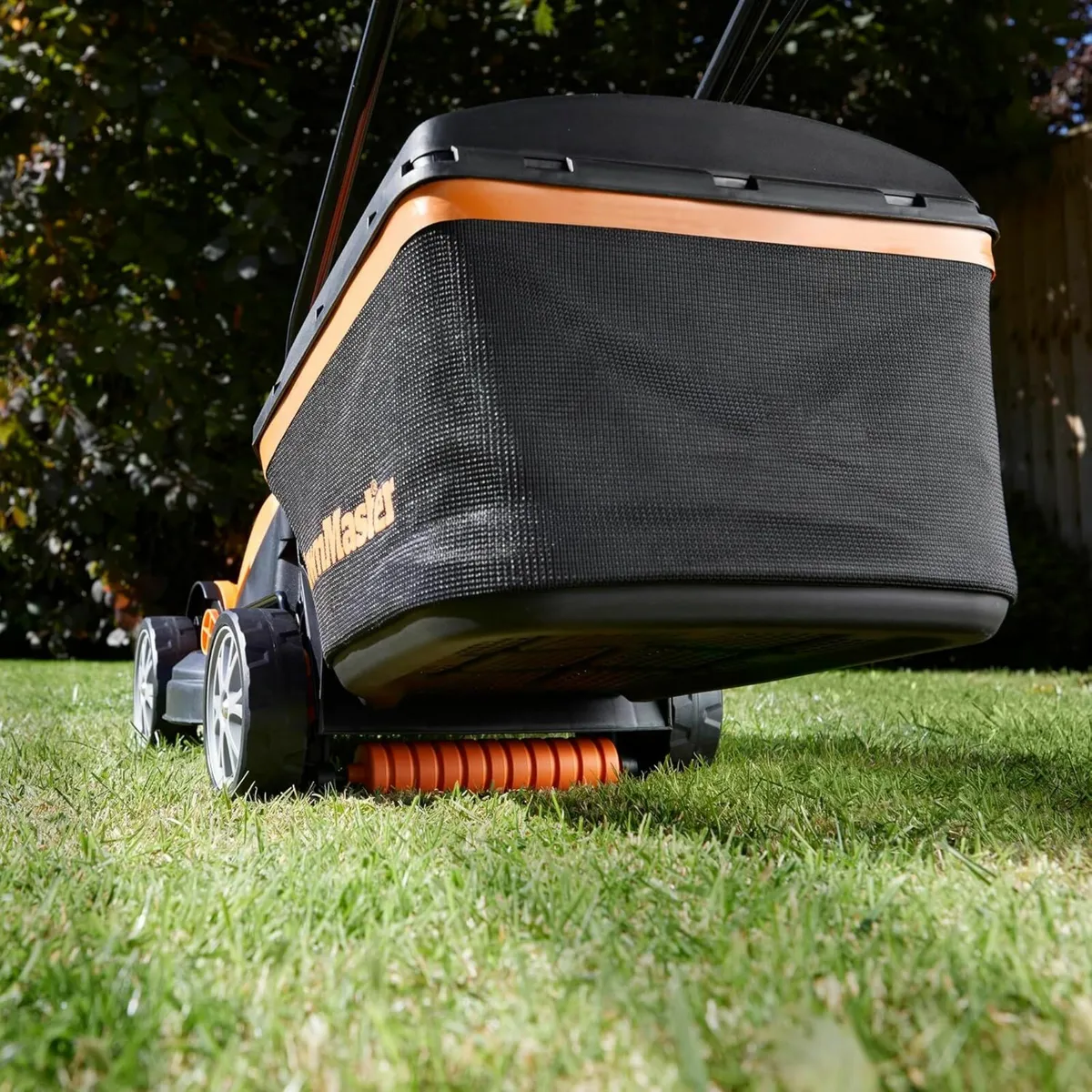 1200W Electric Lawn Mower 32cm cutting width - Image 3