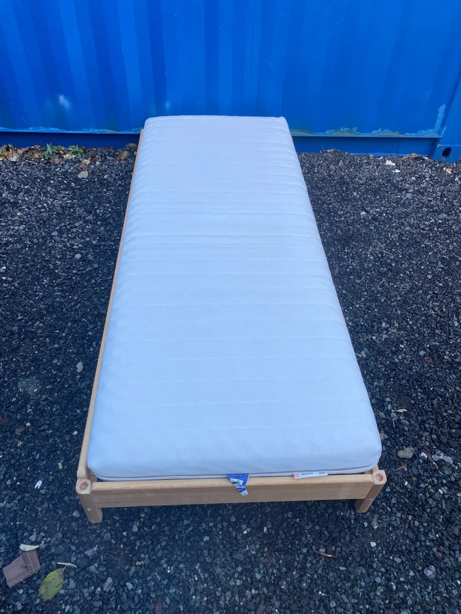 Single bed - Image 2