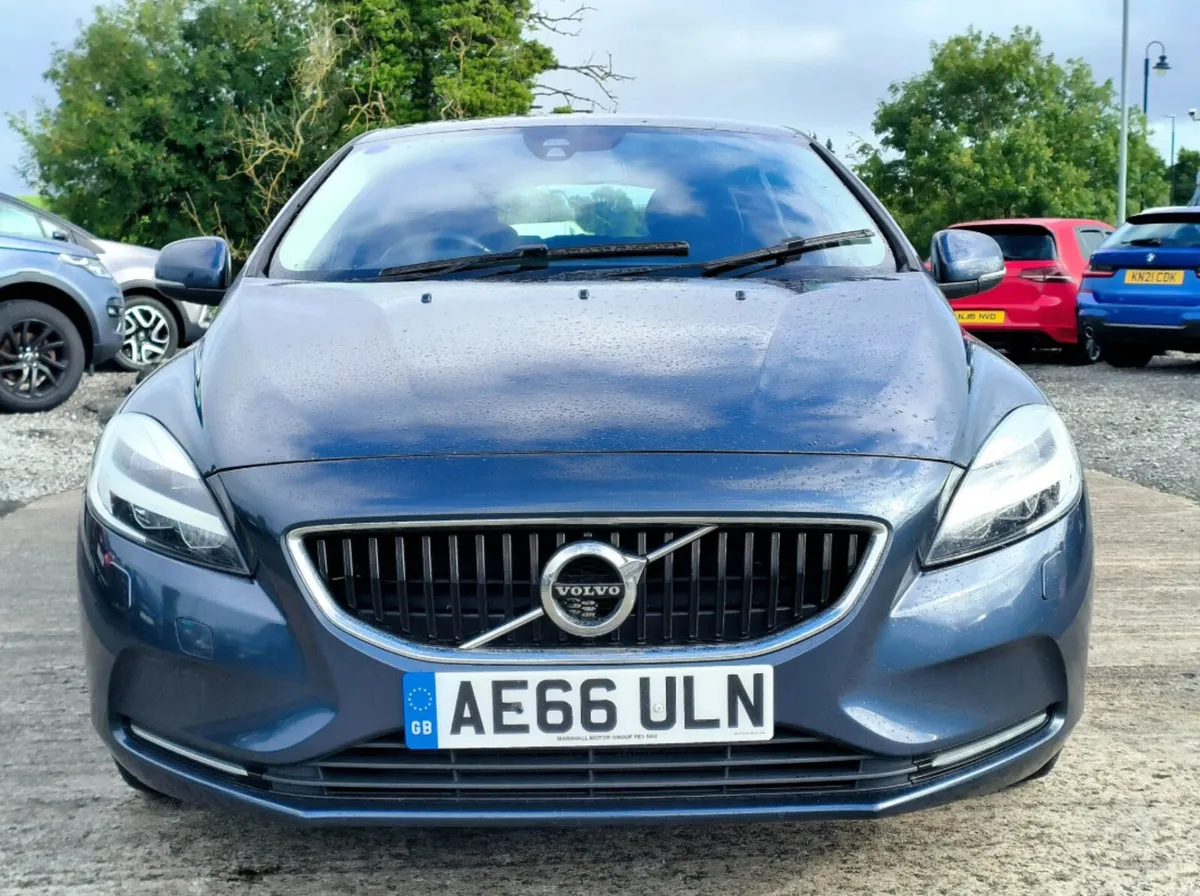 2016 Volvo V40 D3 Momentum 2.0 Diesel - Image 2
