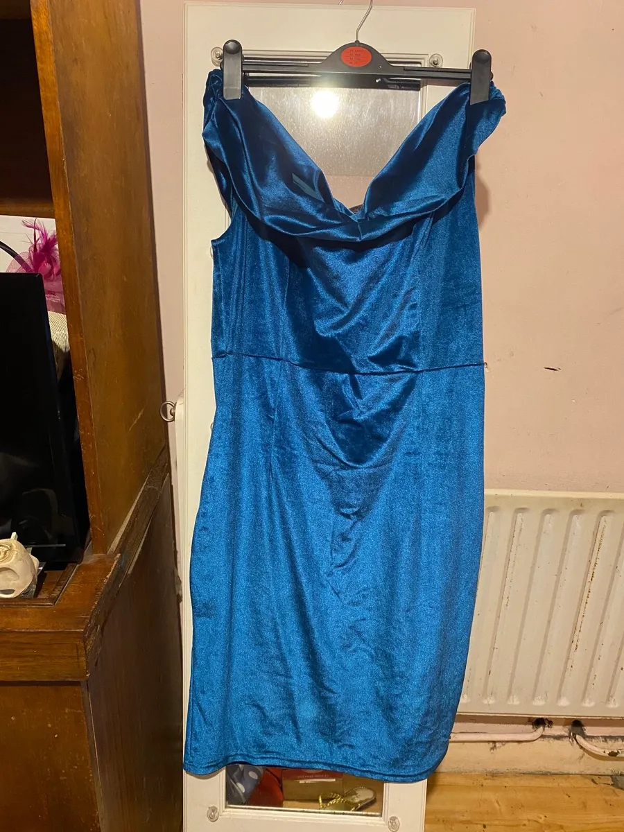 Bardot style velvet dress - Image 2