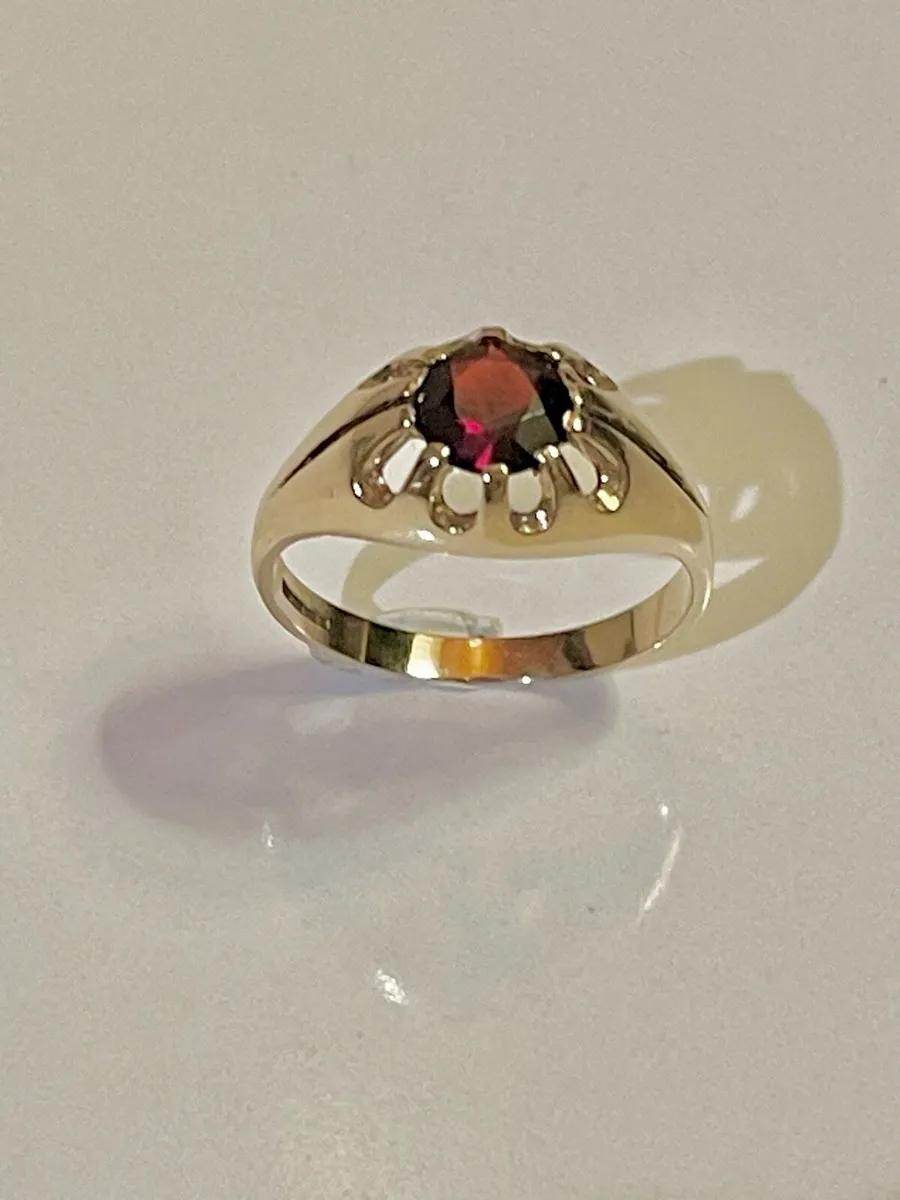 9ct Gold Garnet Ring - Image 2