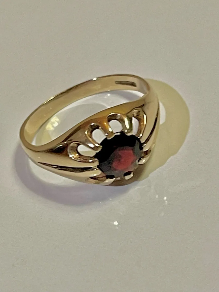 9ct Gold Garnet Ring - Image 3