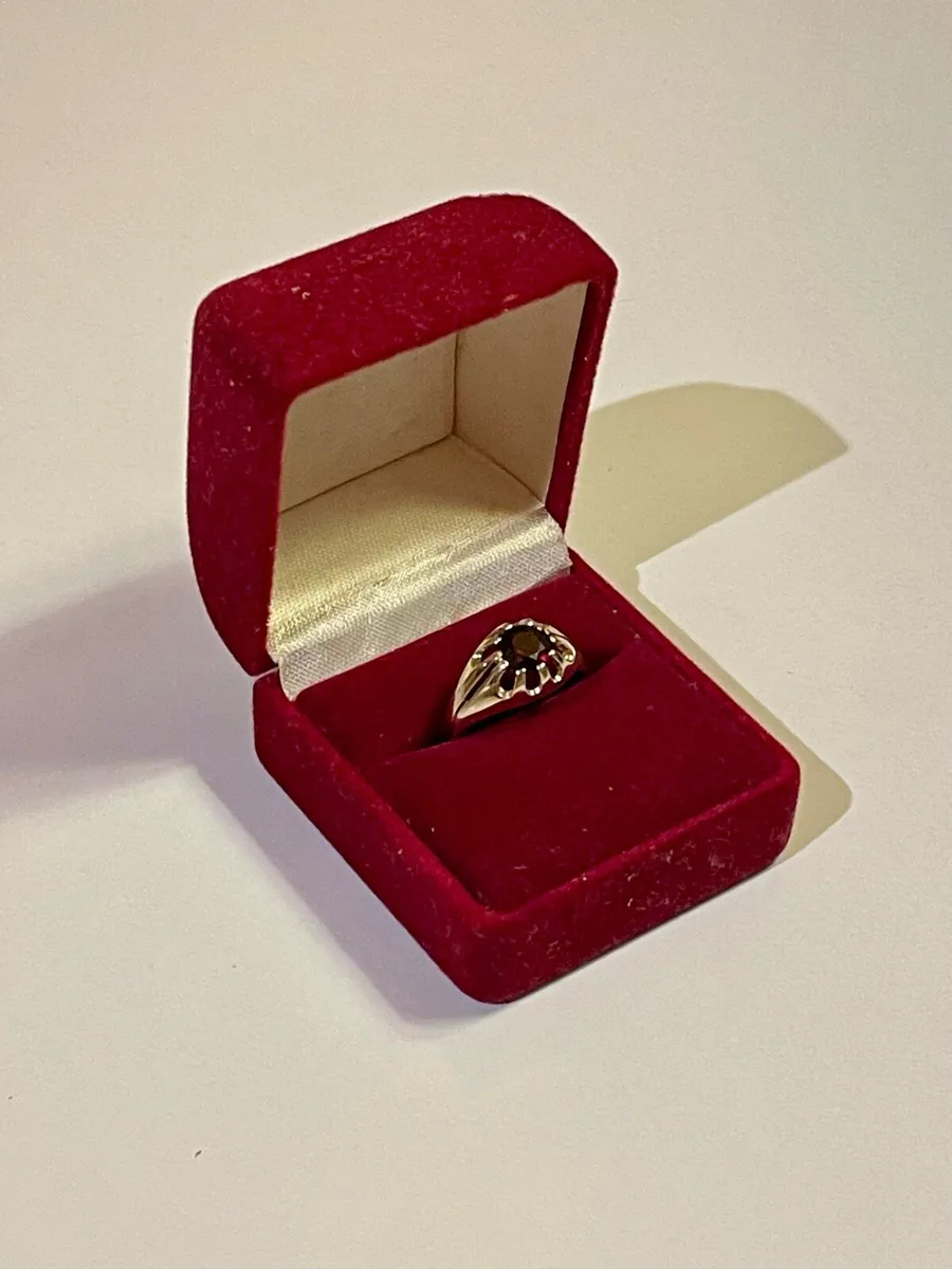 9ct Gold Garnet Ring - Image 4