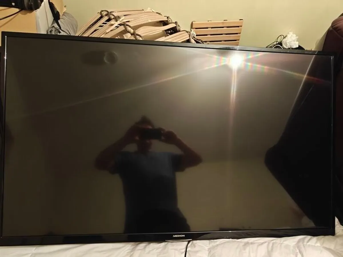 55 inch medion Tv, picture excellent. Sound quality poor. Would make ideal gaming tv. Will through in a Ferguson combo box