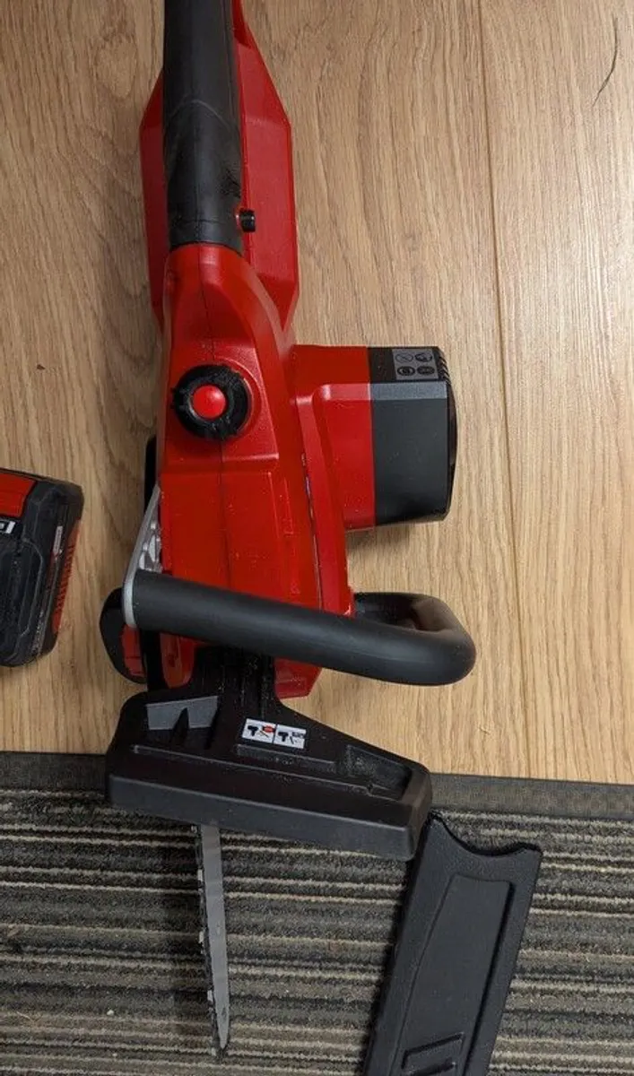 Einhell cordless chainsaw with battery and charger - Image 2