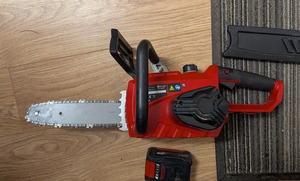 Einhell cordless chainsaw with battery and charger - Image 3