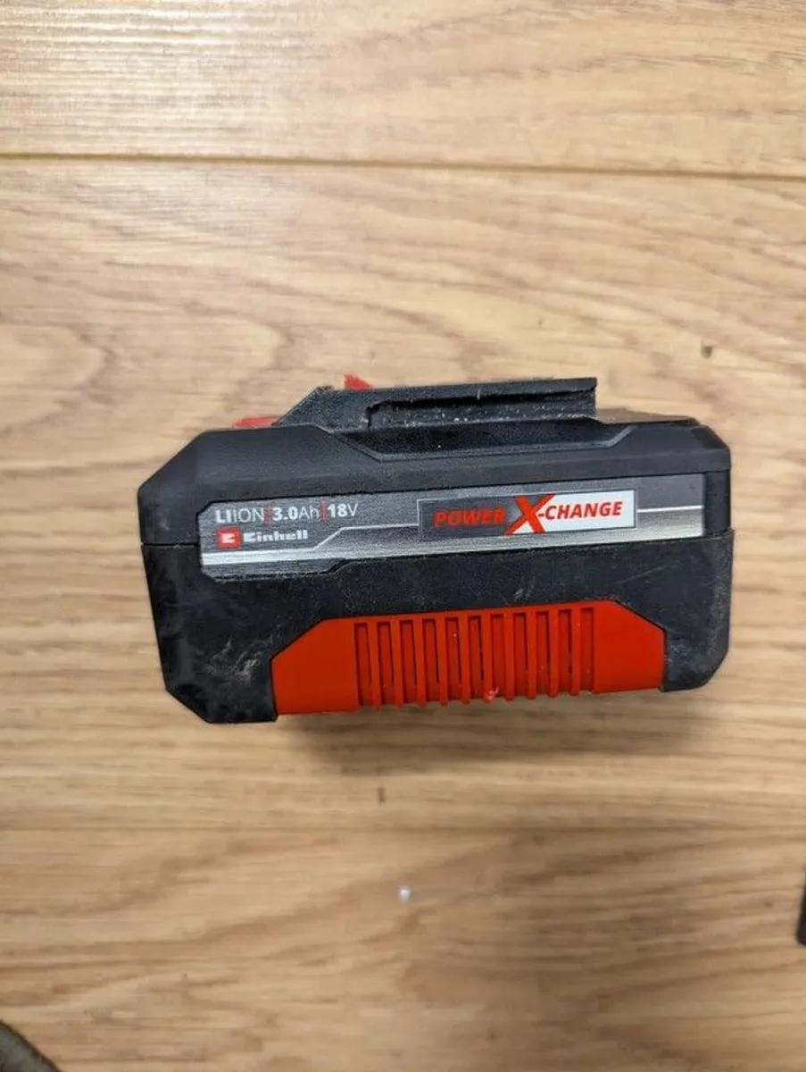 Einhell cordless chainsaw with battery and charger - Image 4