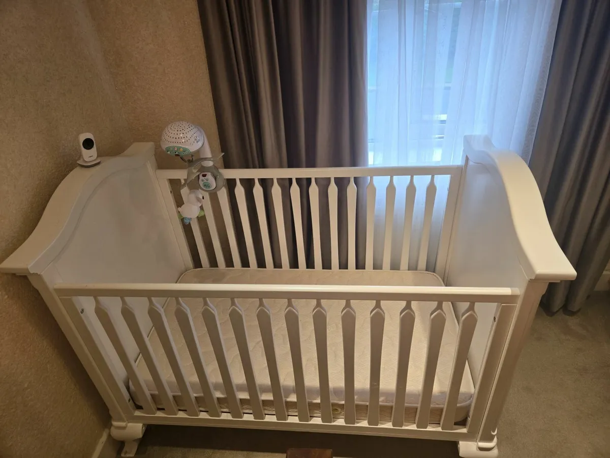 Baby cot - Image 1
