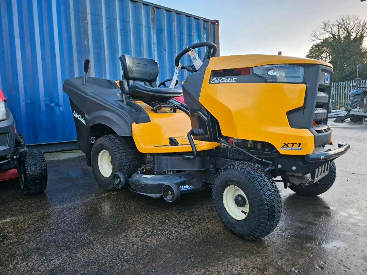 Cub Cadet Ride on Lawnmower 42 Inch Cutting Deck - Image 1