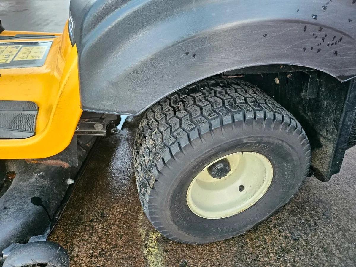 Cub Cadet Ride on Lawnmower 42 Inch Cutting Deck - Image 4