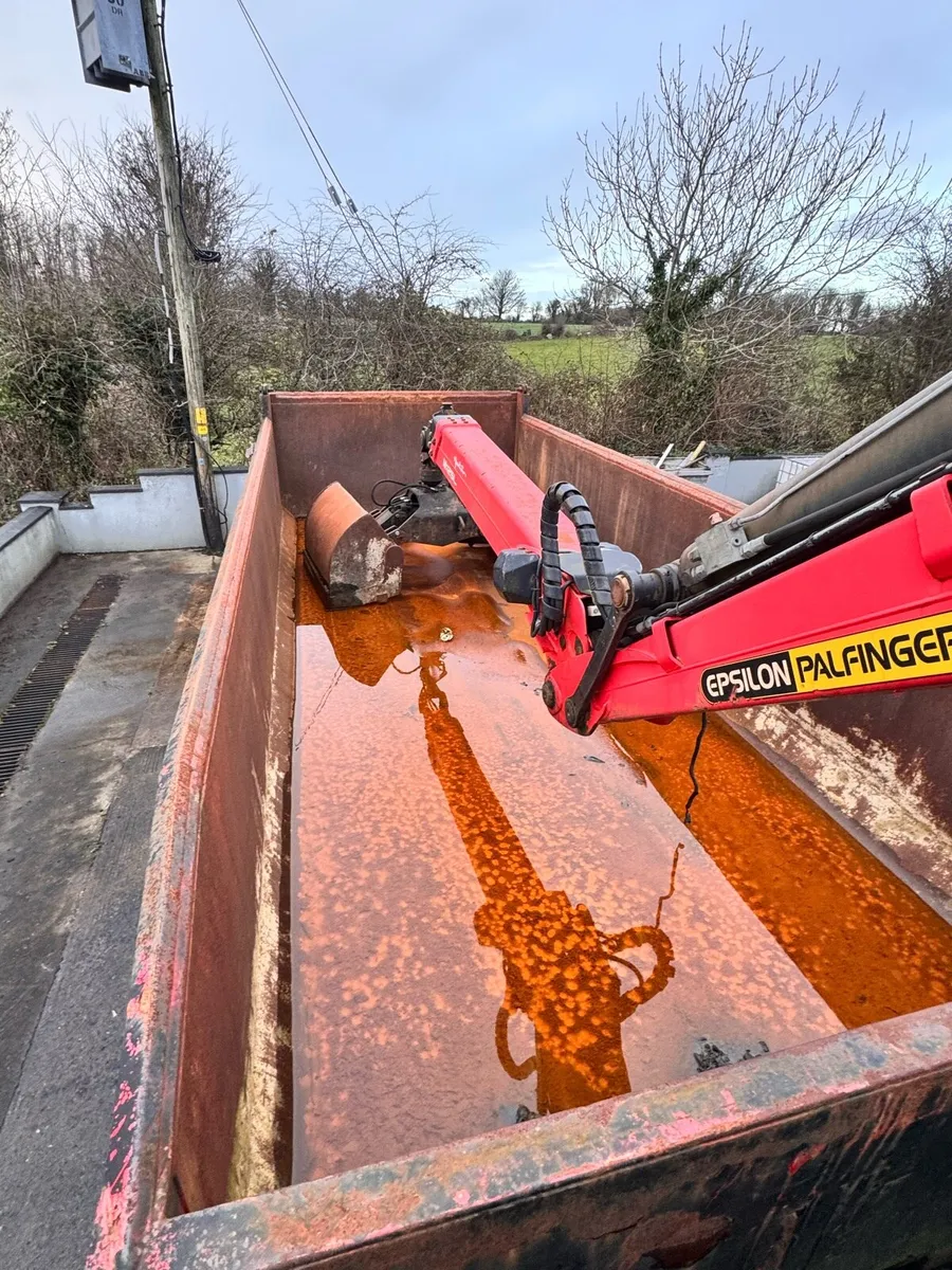 2011 Iveco tipper grab lorry - Image 2