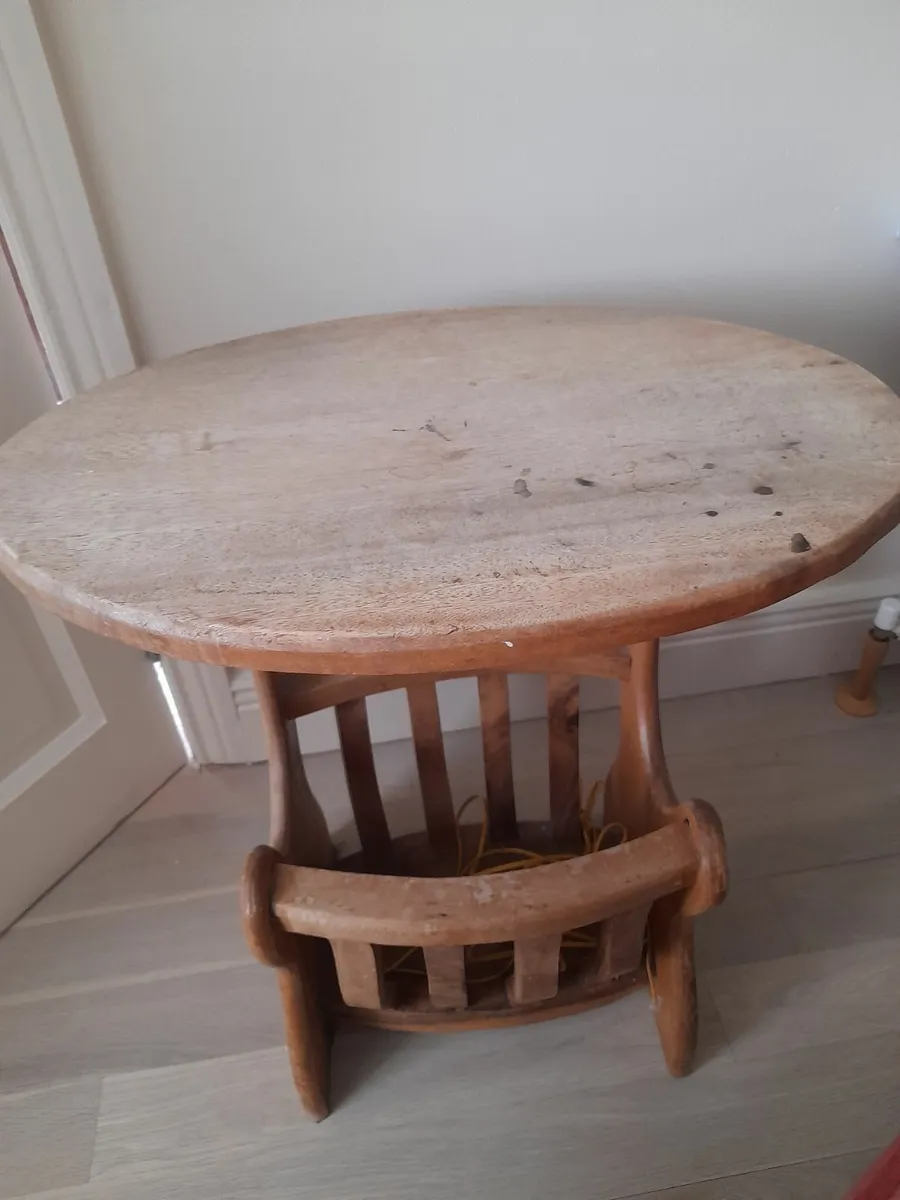 Lamp table with magazine rack - Image 2