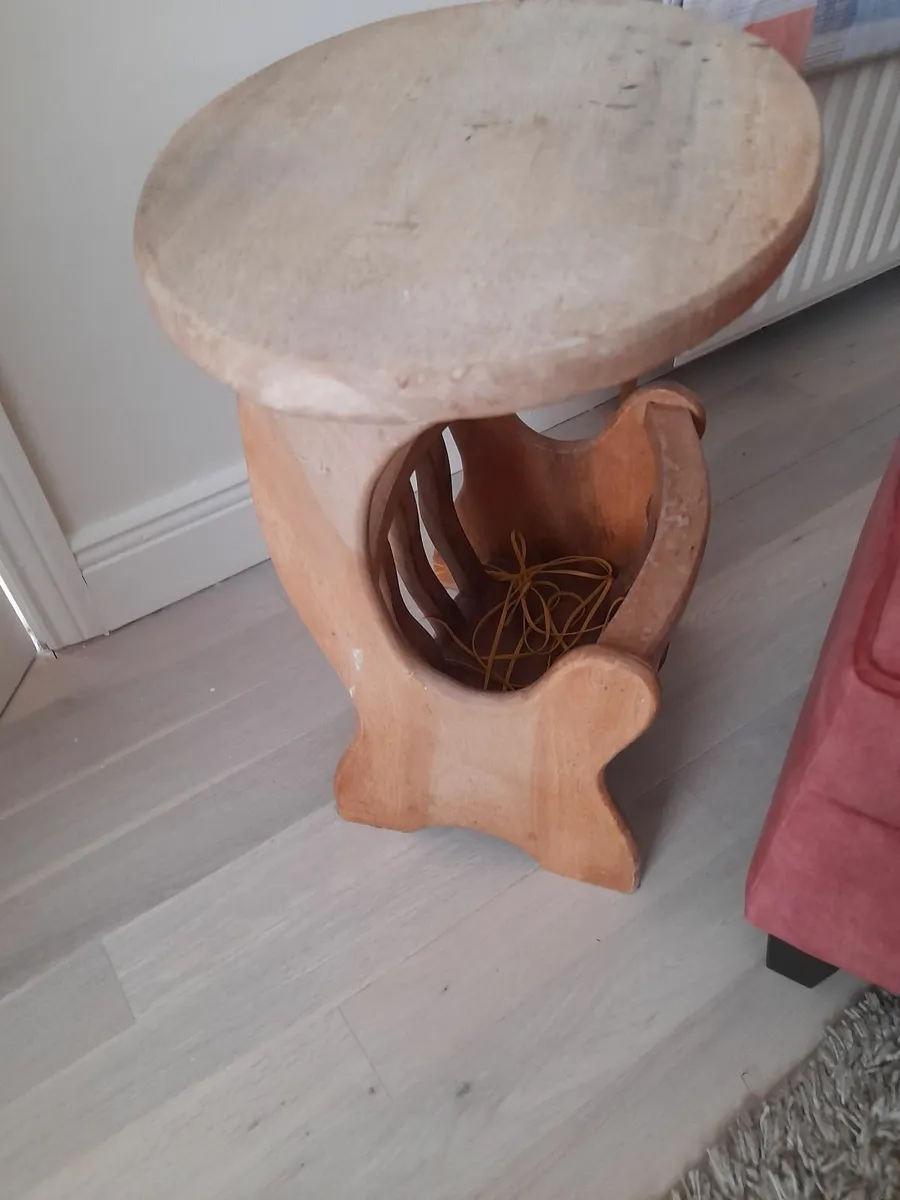 Lamp table with magazine rack - Image 3