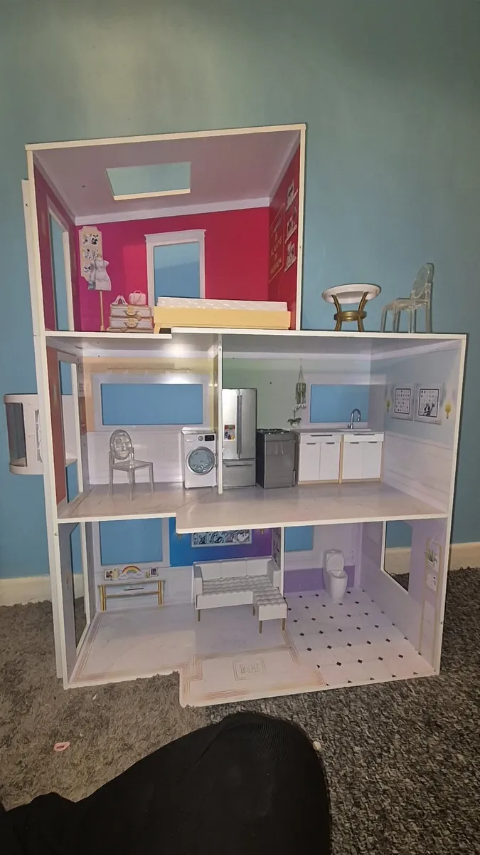 Rainbow High Doll house