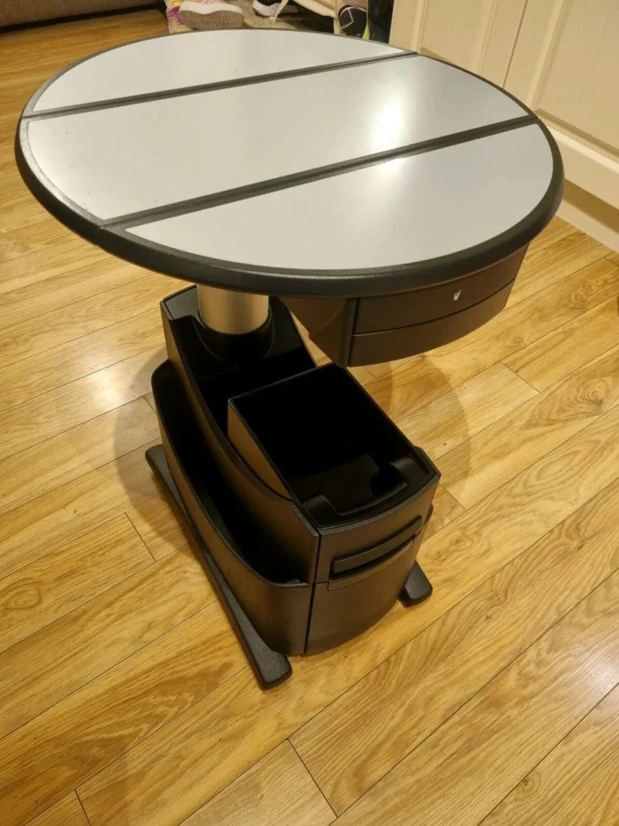 Volkswagon caravelle table and storage - Image 3