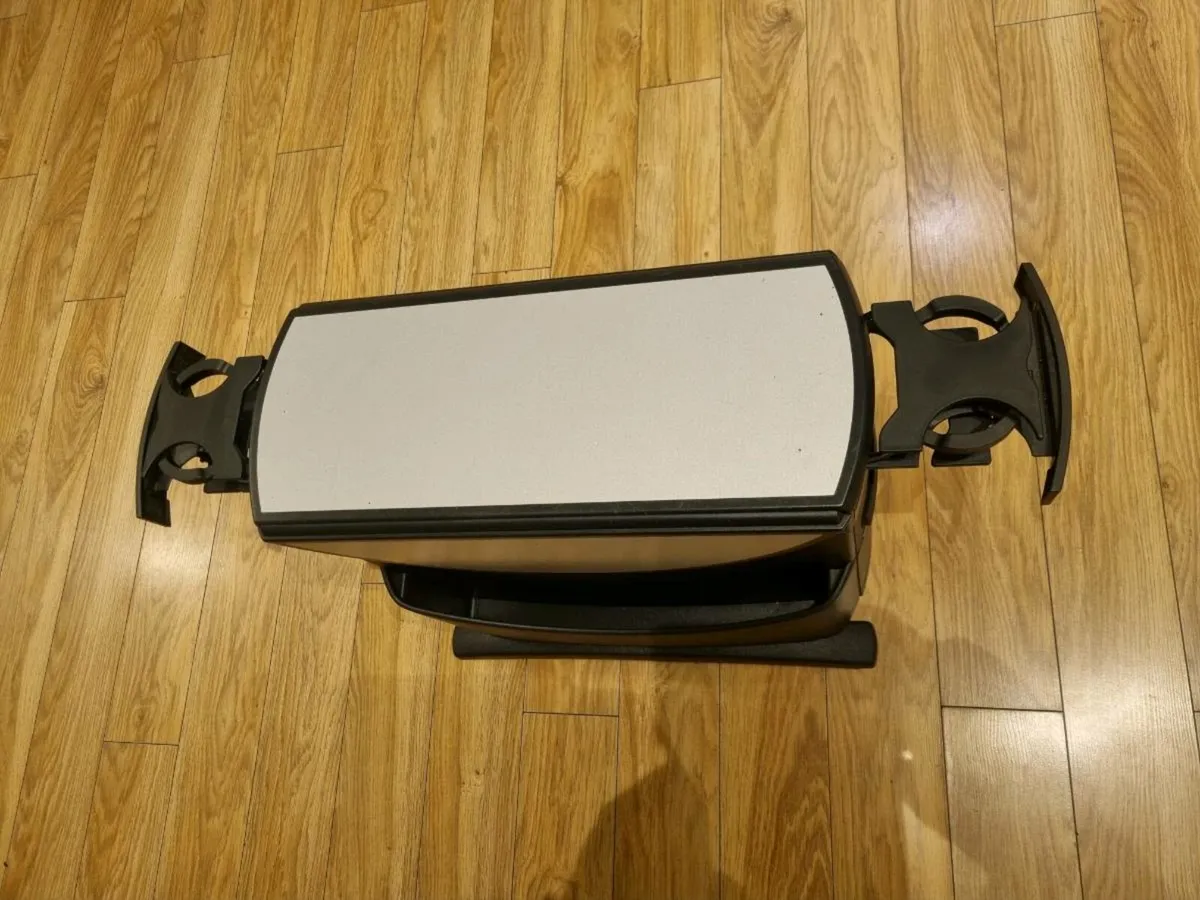 Volkswagon caravelle table and storage - Image 4