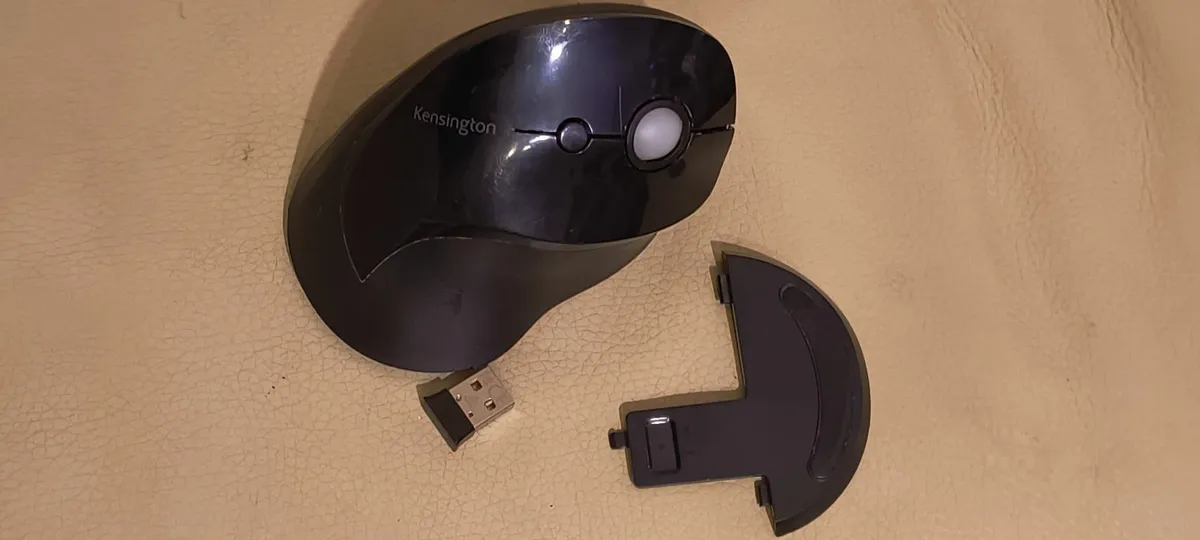 Vertical Wireless Mouse - Image 4