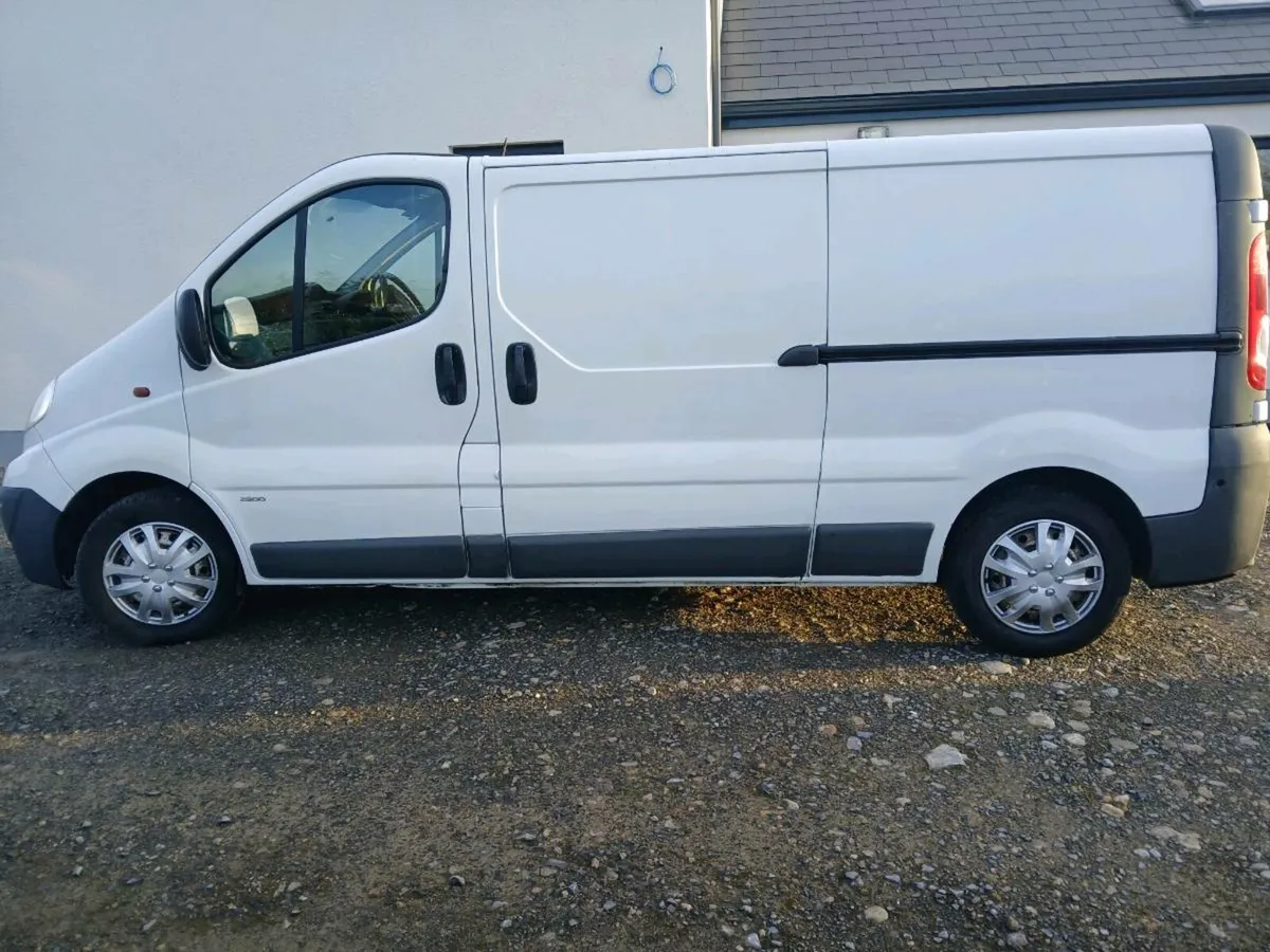 Vaxhaull Vivaro LWB - Image 1