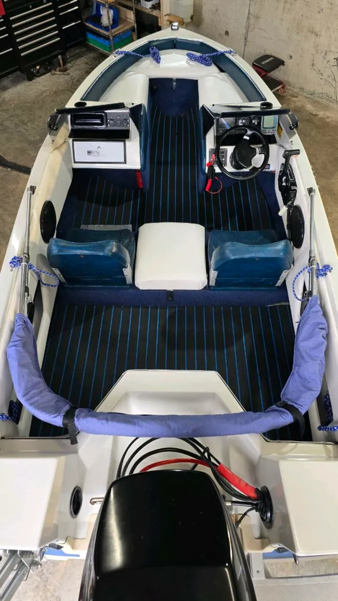 Speedboat Bayliner Capri - Image 1